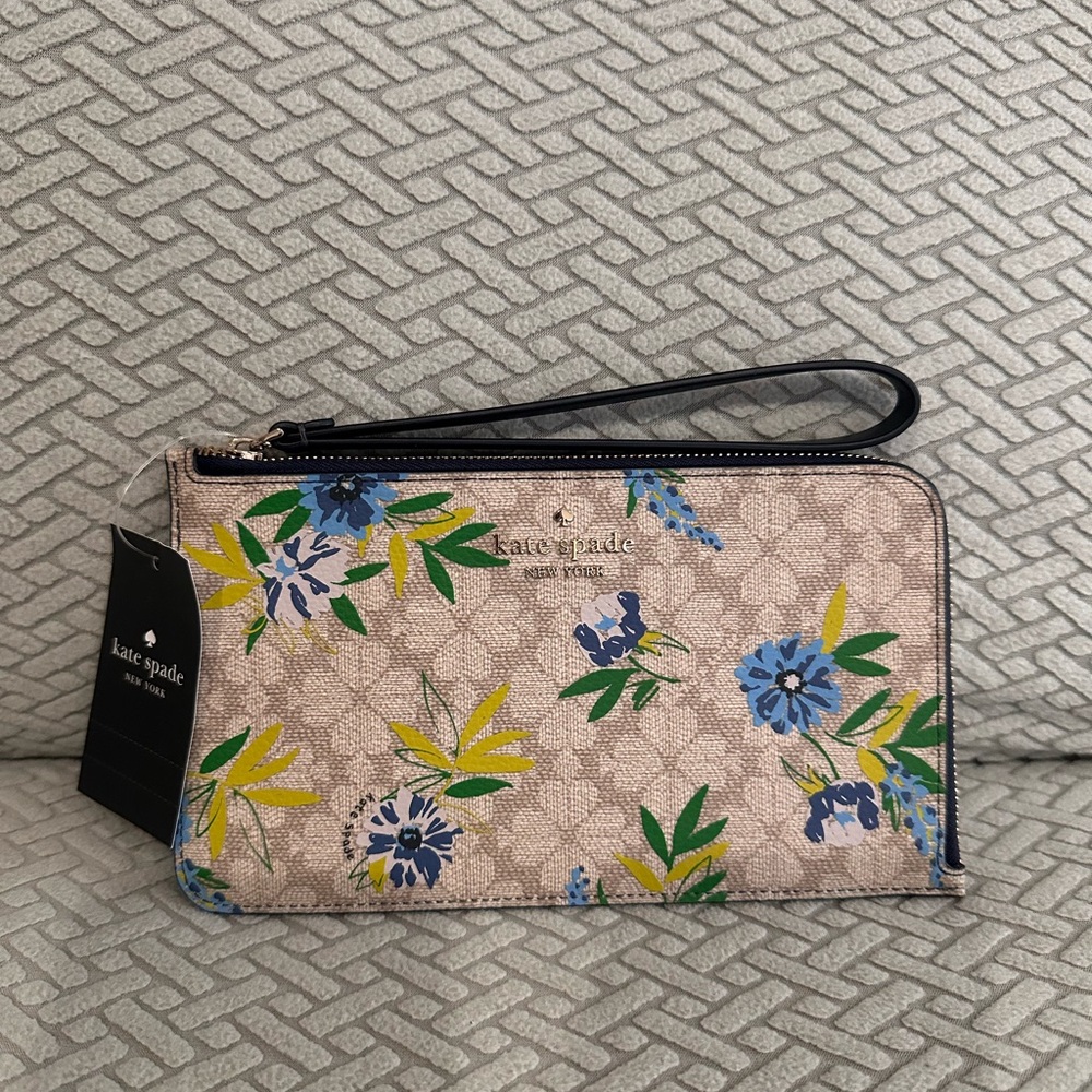 Kate Spade medium Lucy spade flower quarter zipper Wristlet